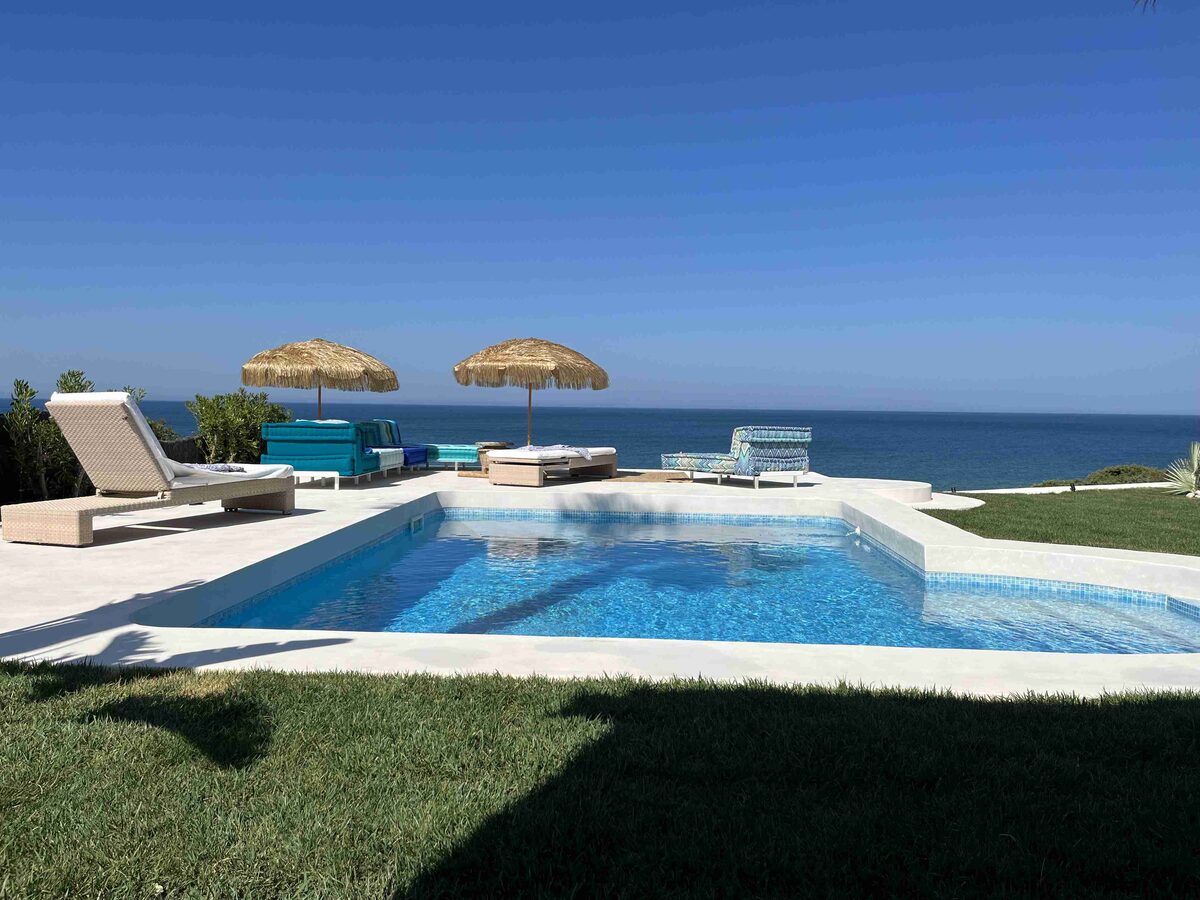 Swimming pool refurbishment in Roche — Lining detail