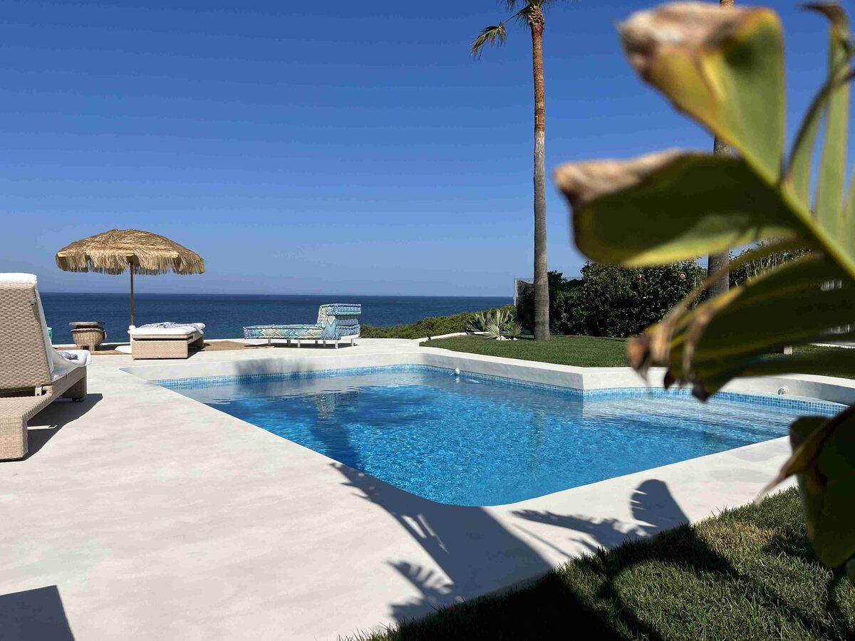 Swimming pool refurbishment in Roche — Water detail
