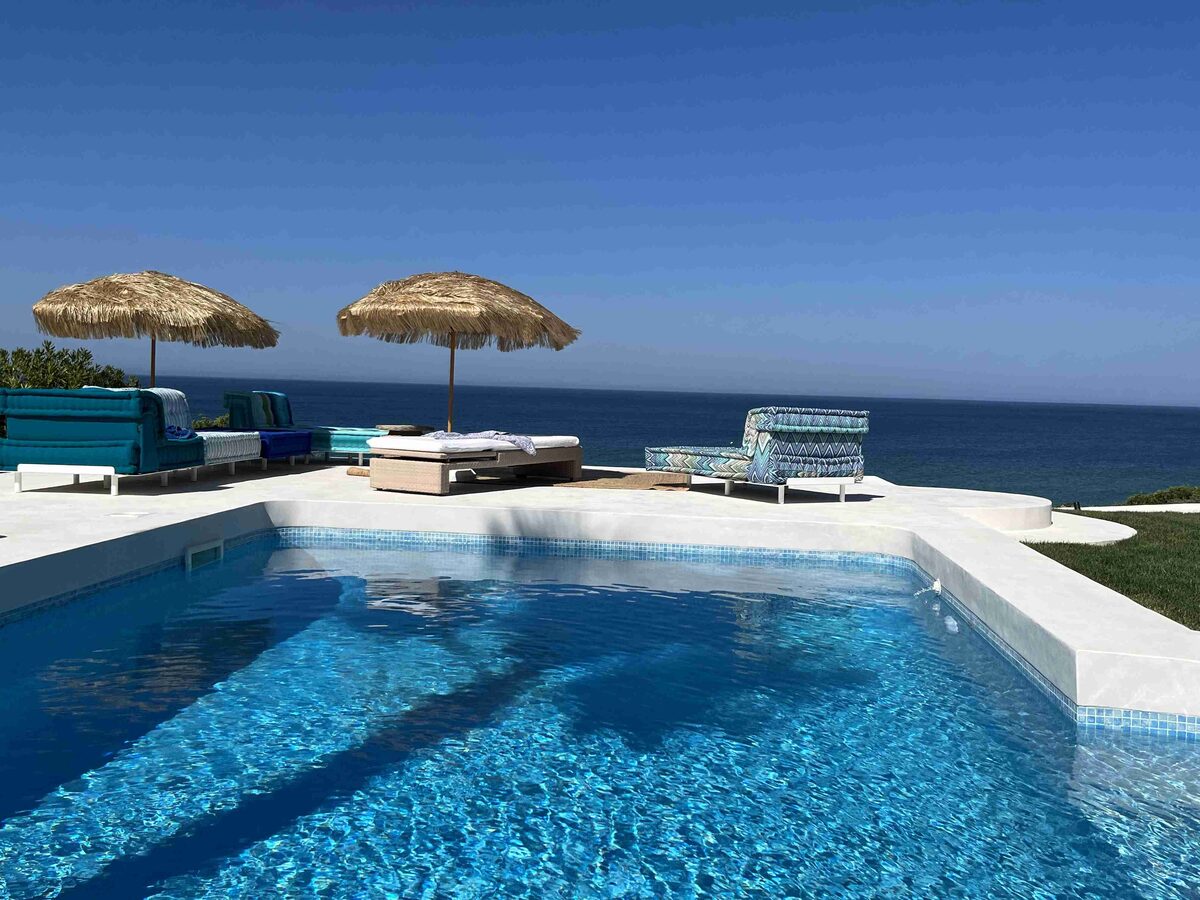 Swimming pool refurbishment in Roche — Pool surroundings